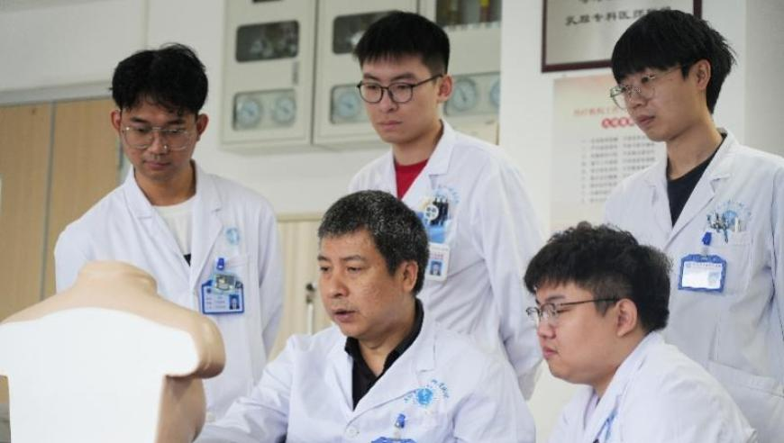 多地景区官宣免票或半价政策,2025年新奥门免费资料,创造力策略实施推广_精英版V4.39